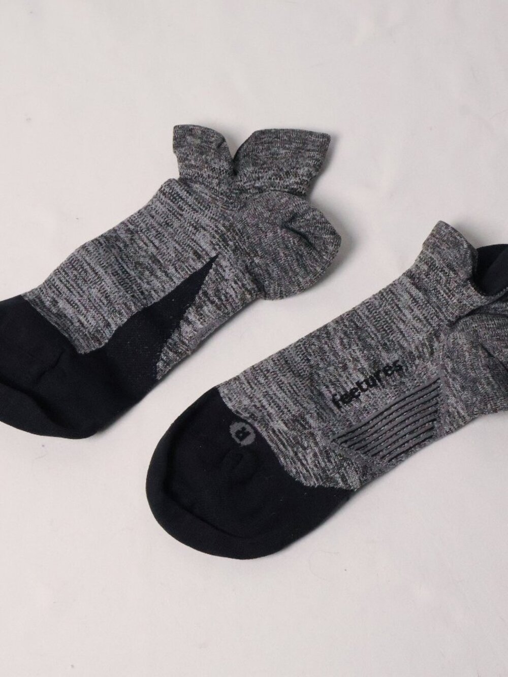 Feetures Ankle Socks Lightweight Gray [Size M]